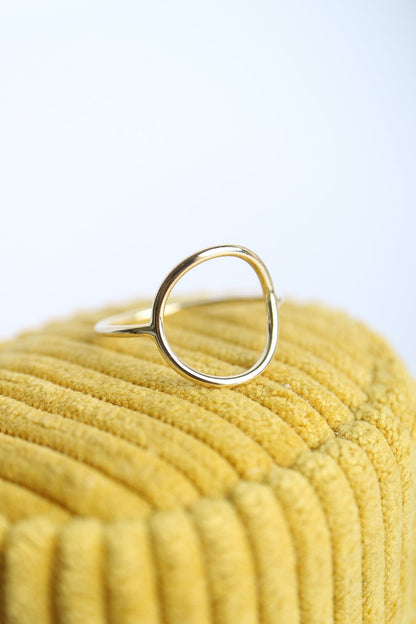 9ct gold Circle Ring