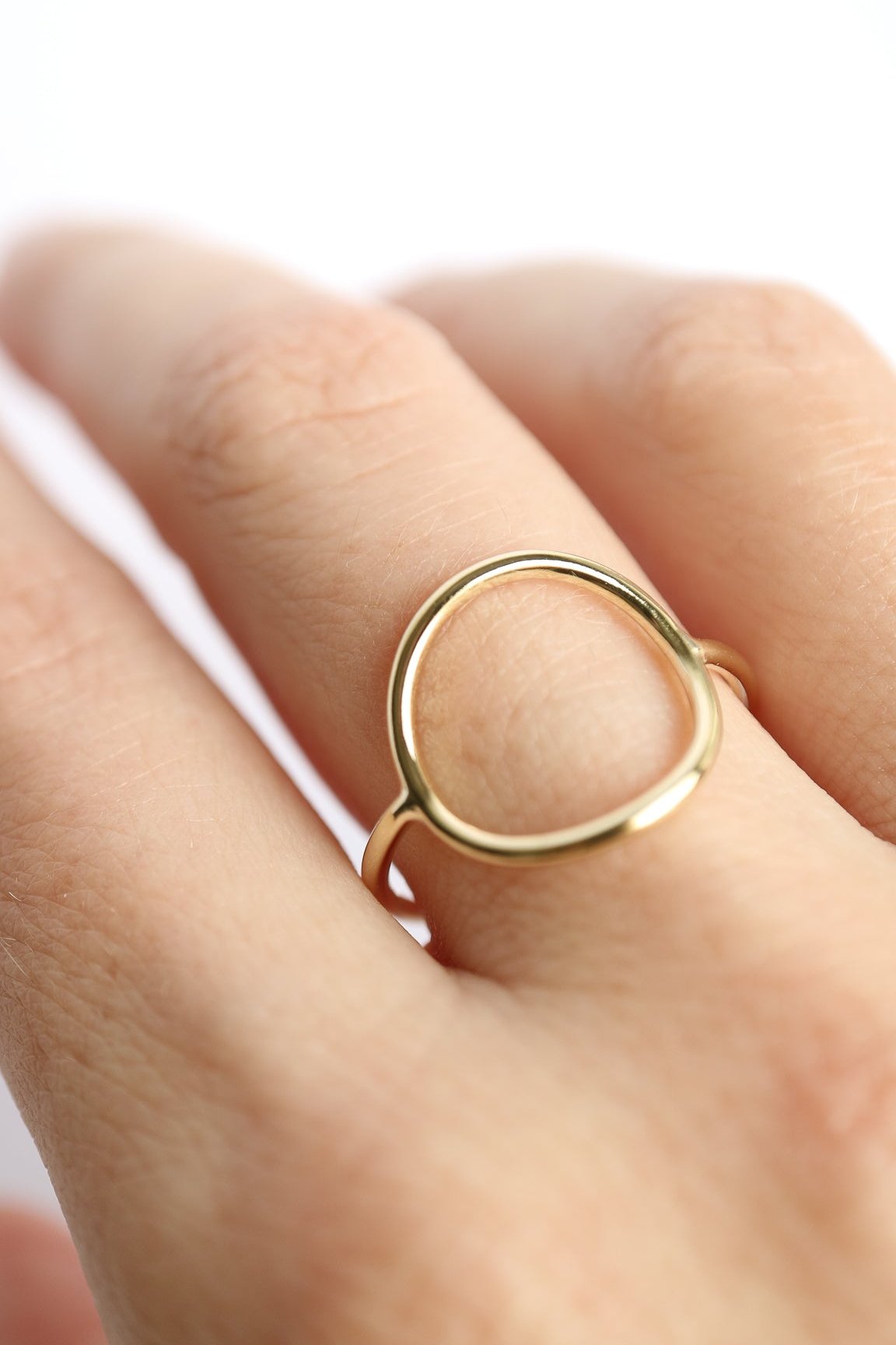 9ct gold Circle Ring