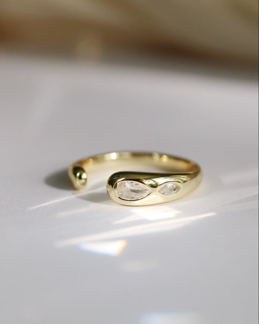 Elio Drop Ring in S925 14kt gold plated silver with pear-cut and marquise-cut CZ