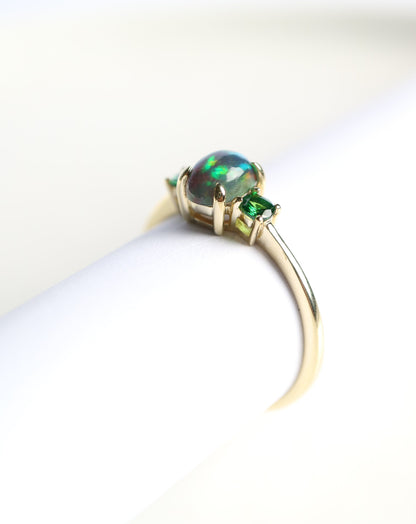 9ct gold ring with Ethiopian opal and tsavorite