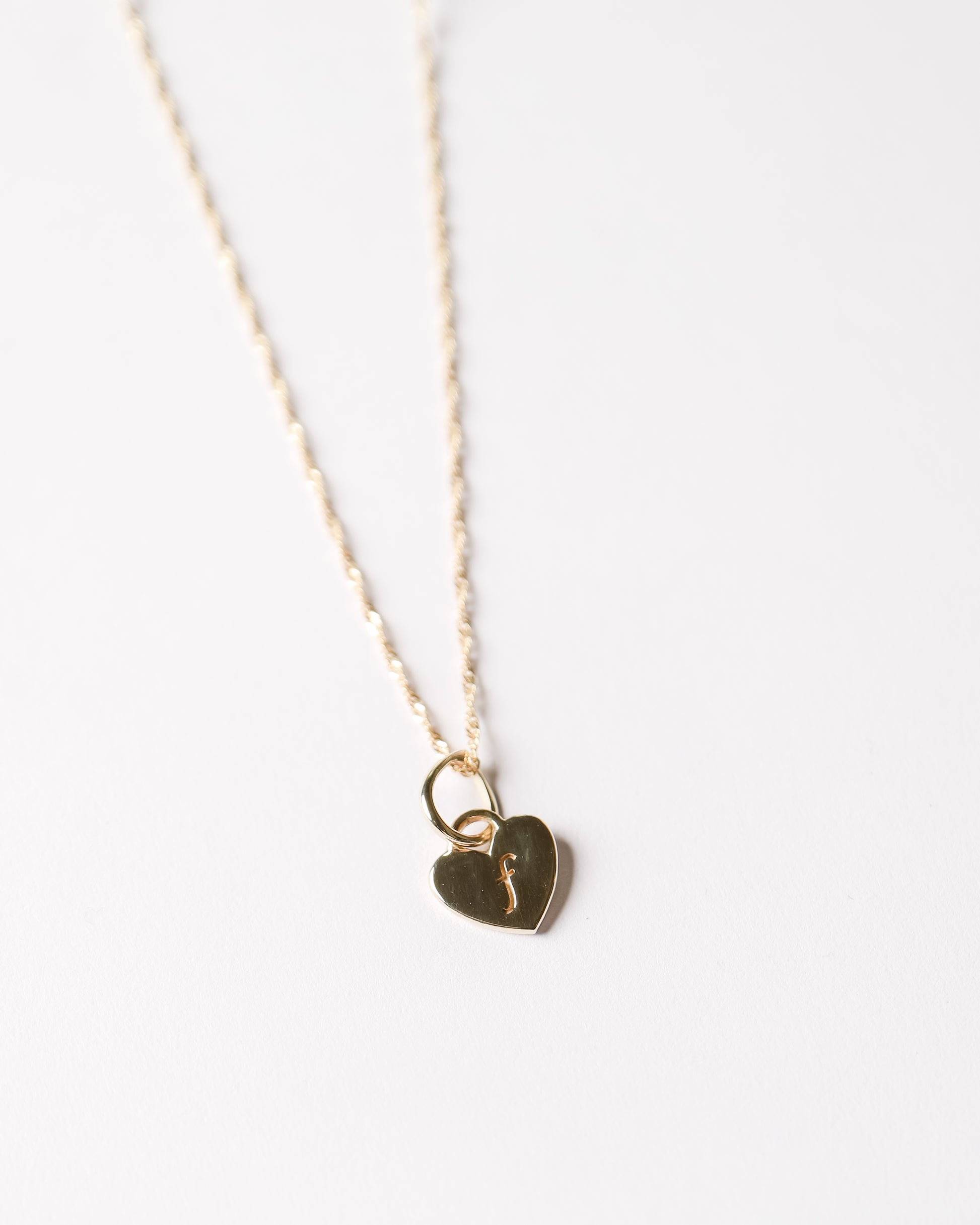9t gold engraved heart pendant