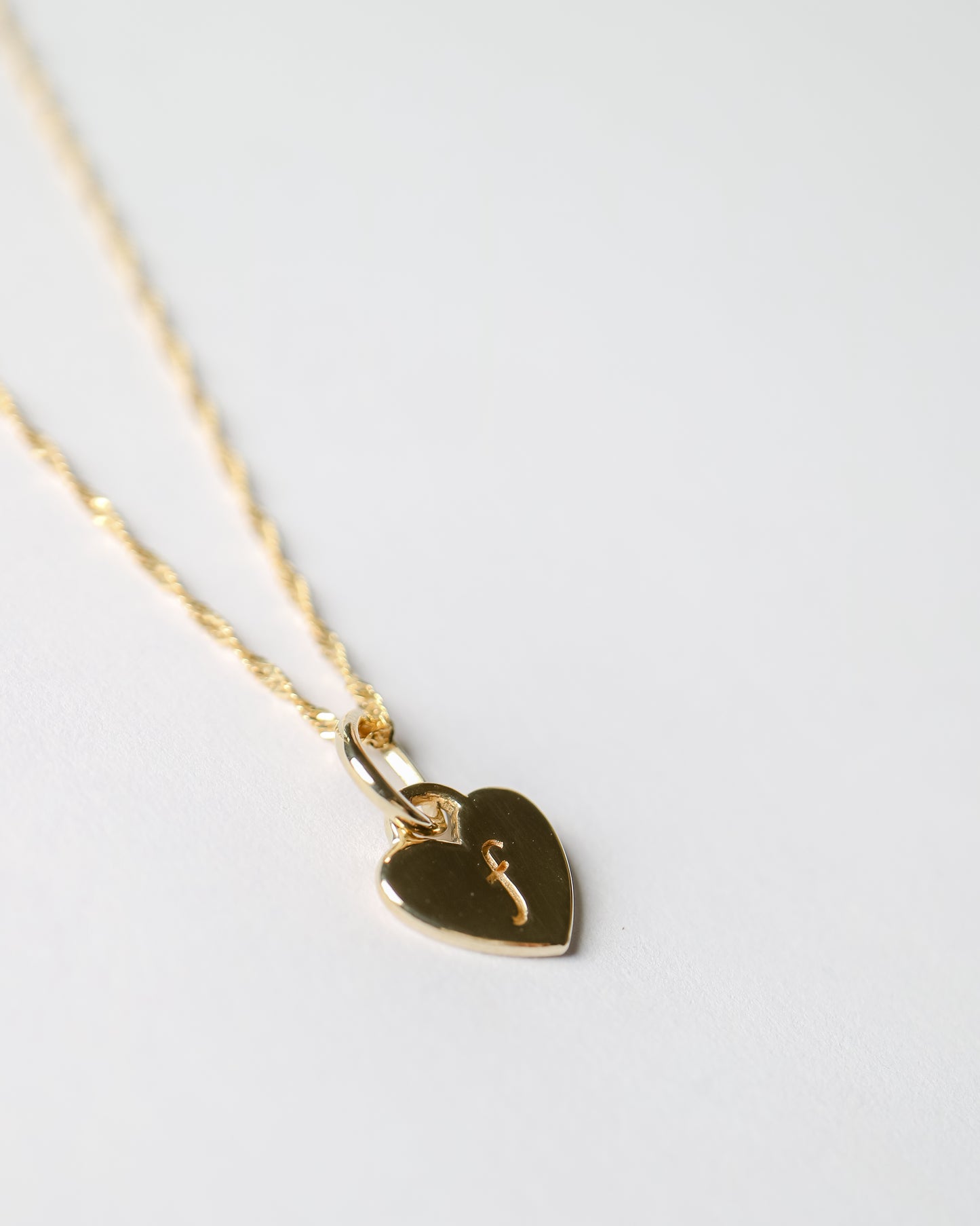 9t gold engraved heart pendant