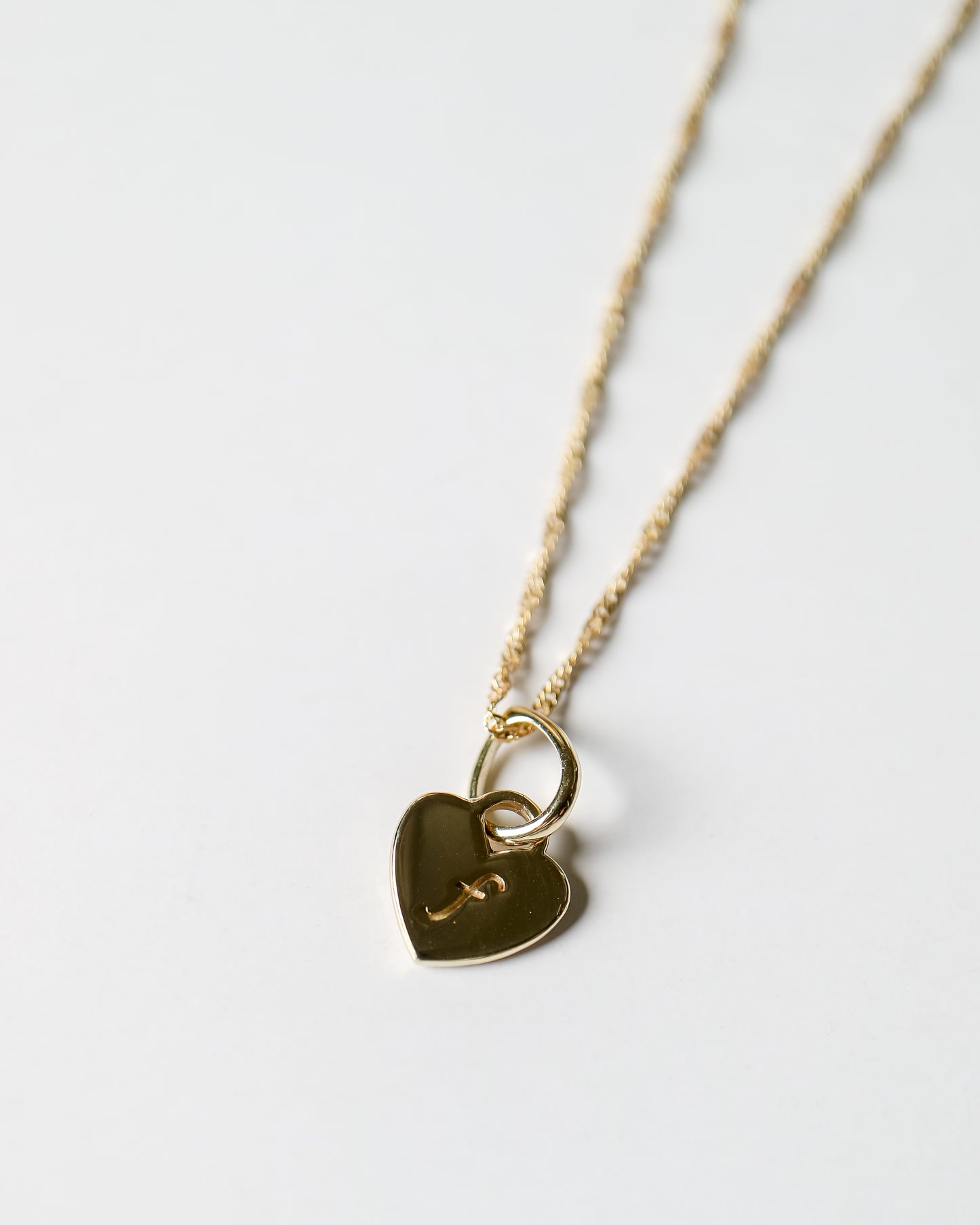 9t gold engraved heart pendant