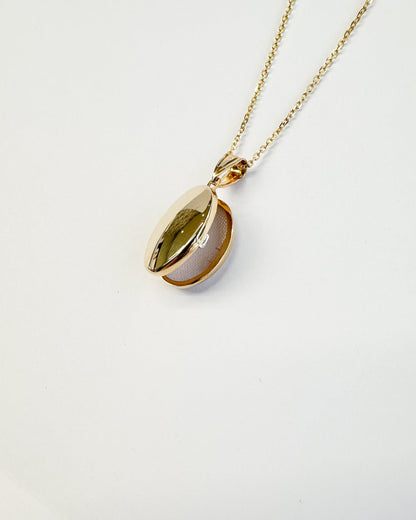 9ct gold Oval Locket Collective Co