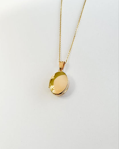 9ct gold Oval Locket Collective Co