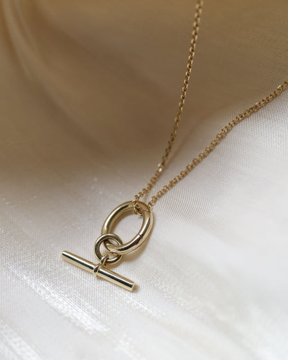 9ct gold toggle clasp pendant