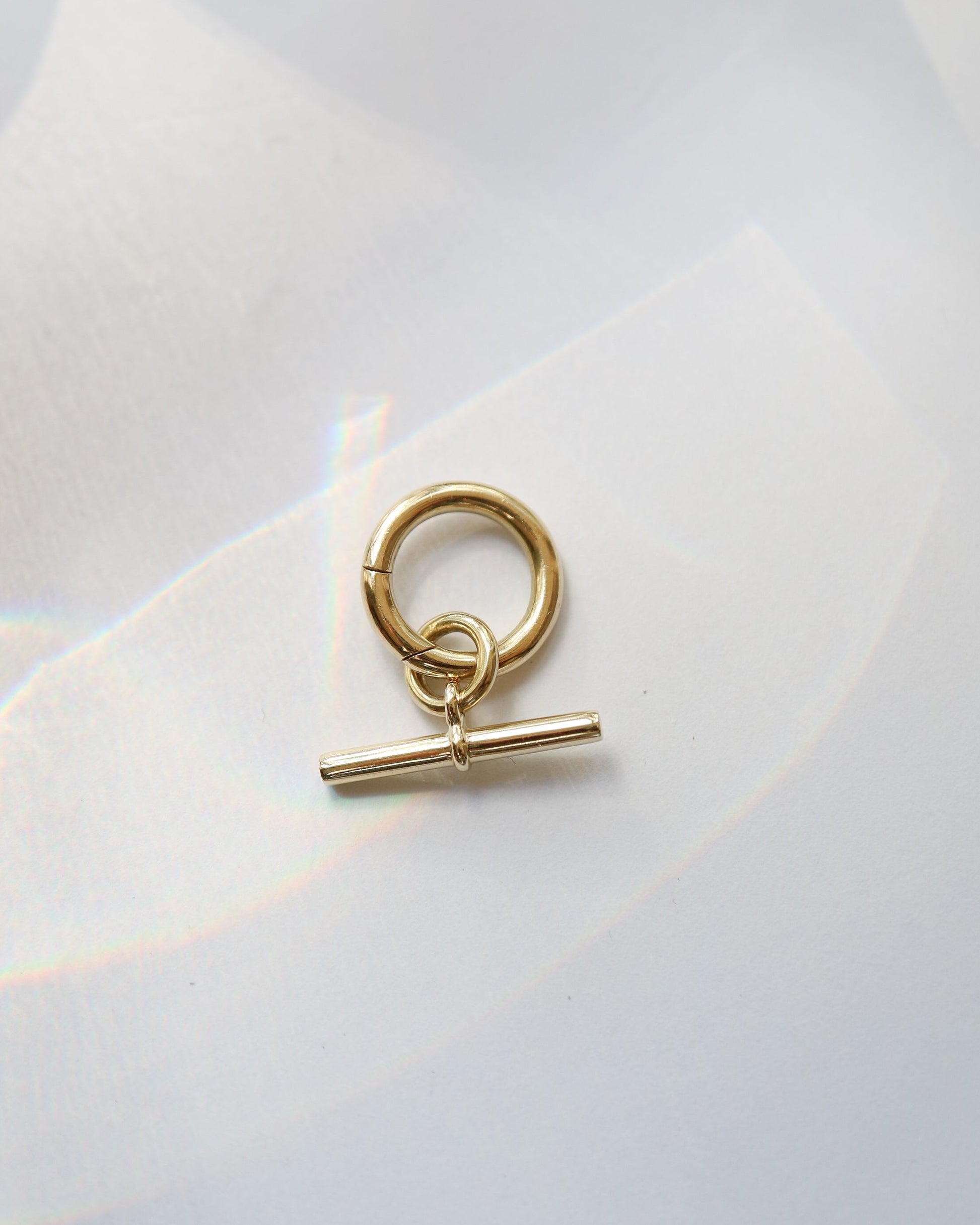 9ct gold toggle clasp pendant