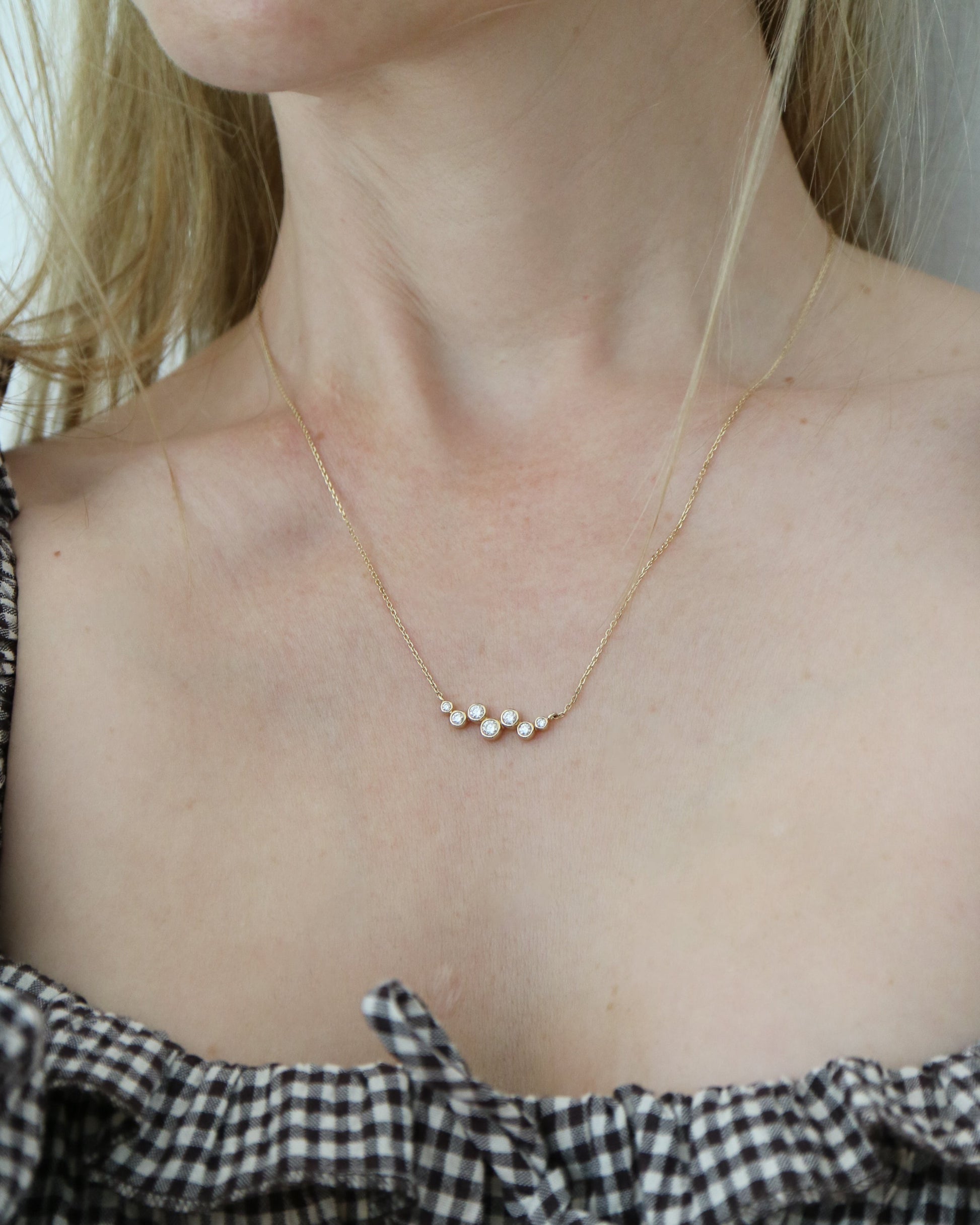 9ct gold necklace with seven round diamonds