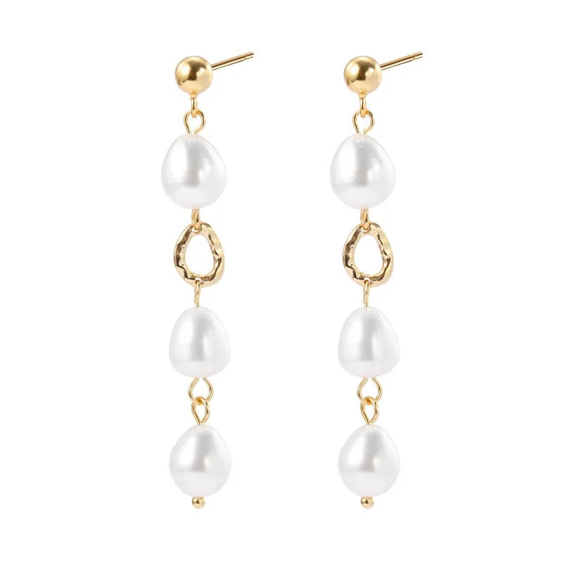 Classic Pearl and gold dangling earrings