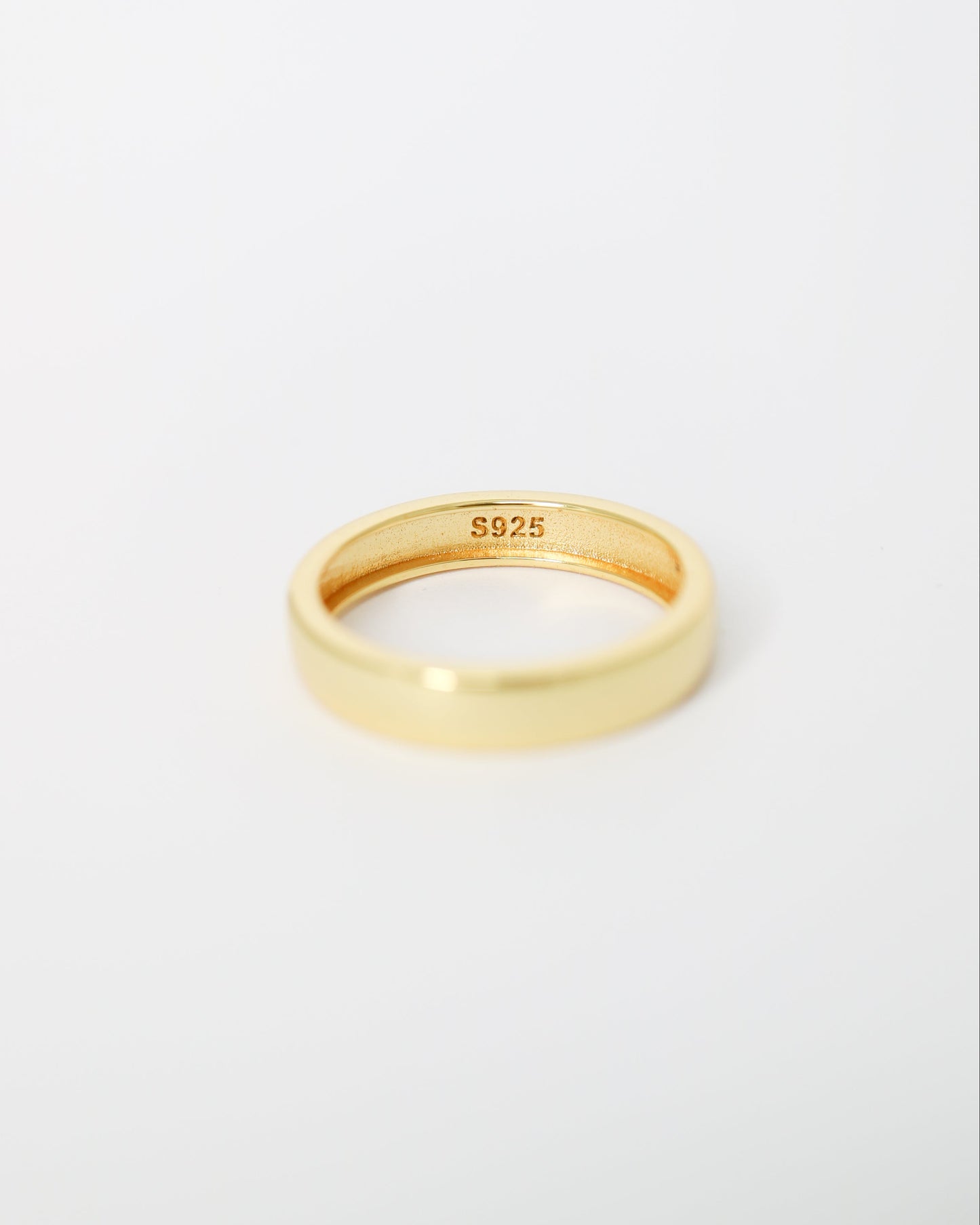 Gold ring with '925' stamp on a white background
