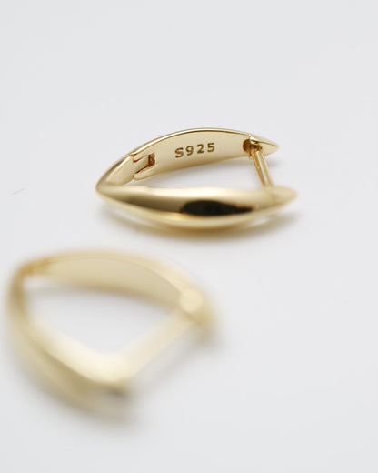 Two gold rings on a light gray background