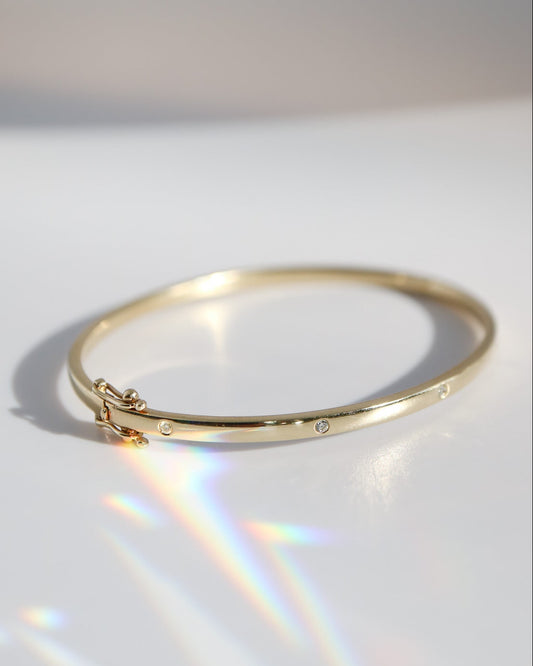 9kt gold bangle with diamonds