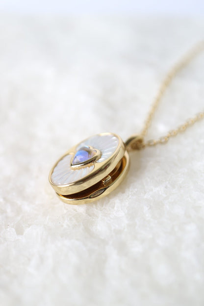 La Kaiser gold heart locket