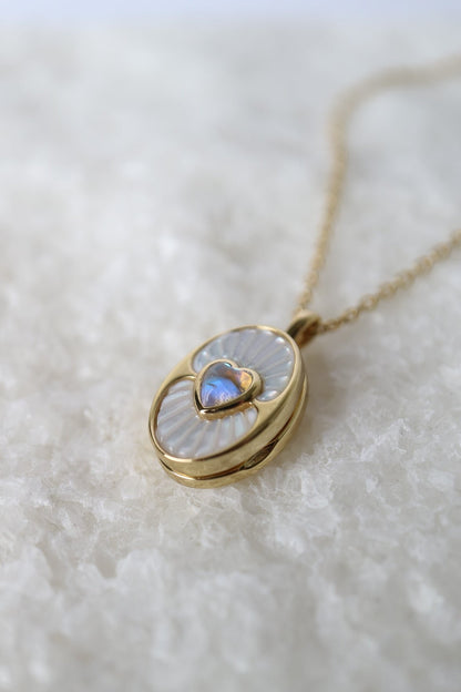 La Kaiser gold locket