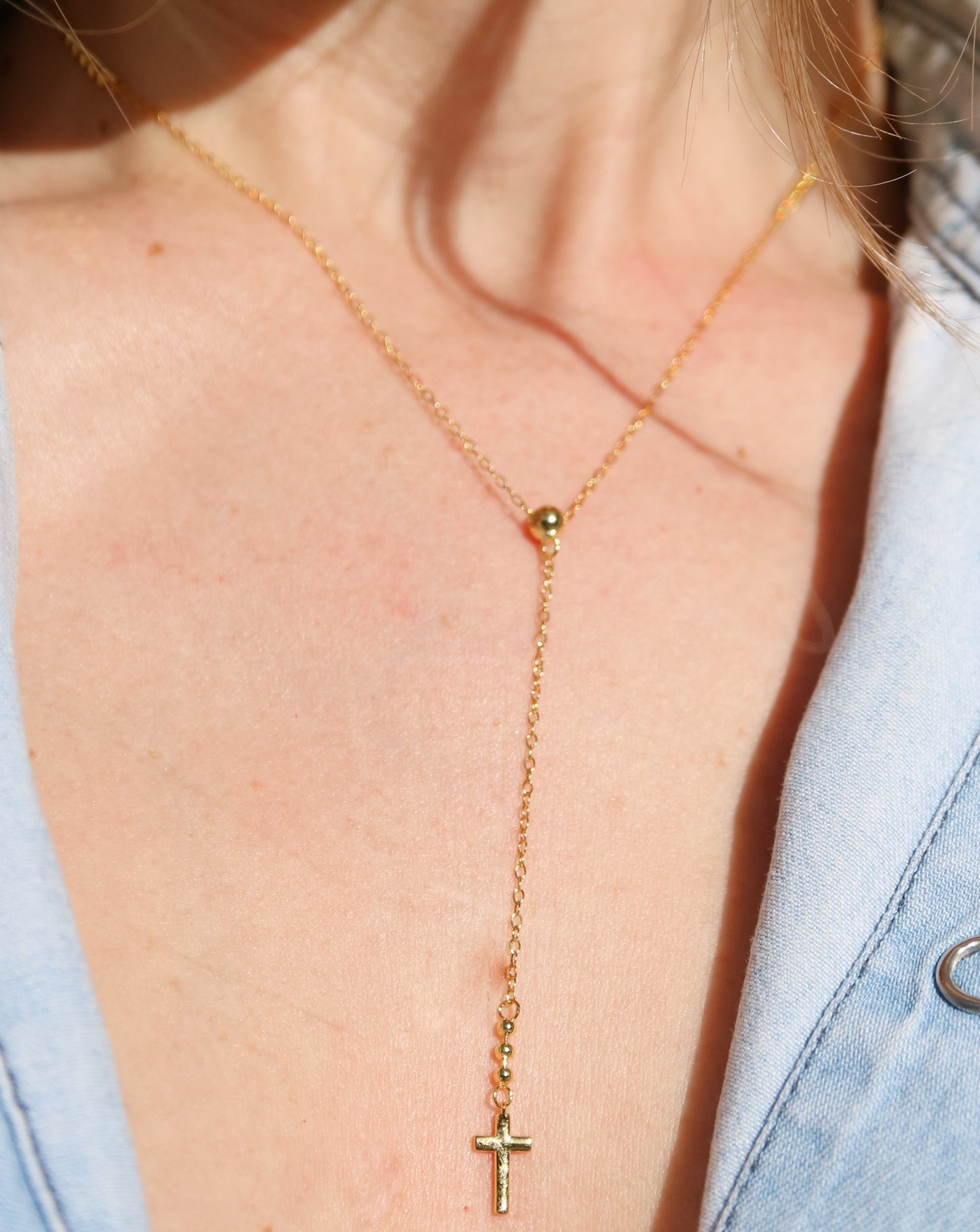 Crucifix Lariat Pendant in gold