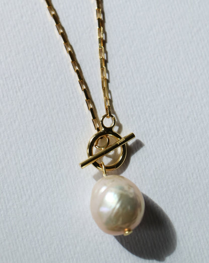 Baroque Pearl Toggle Necklace in gold