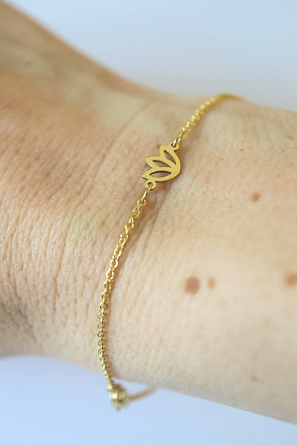 9ct gold Protea Links Bracelet from Collective & Co jewellery store