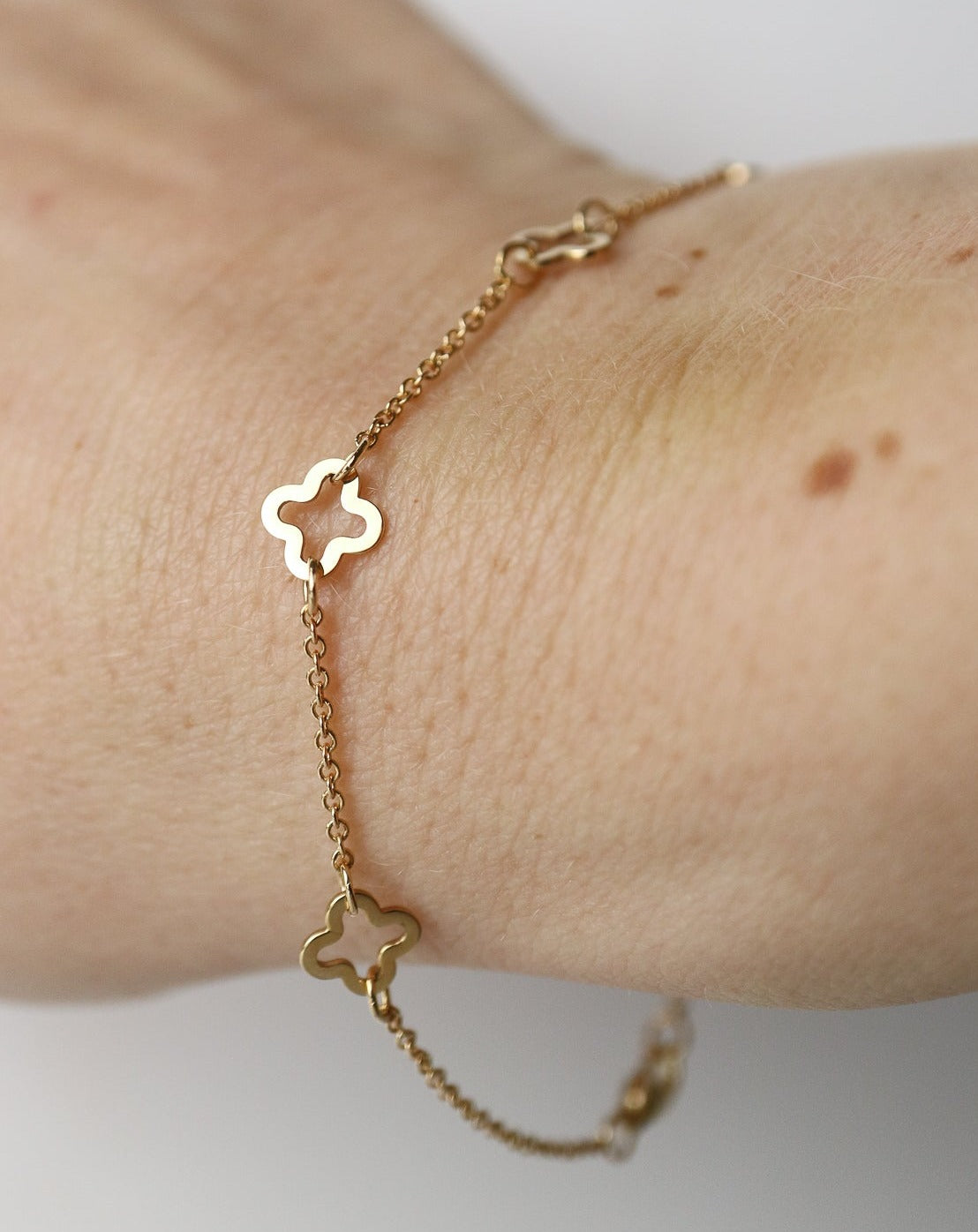 9ct gold clover link bracelet from Collective & Co jewellery store South Africa