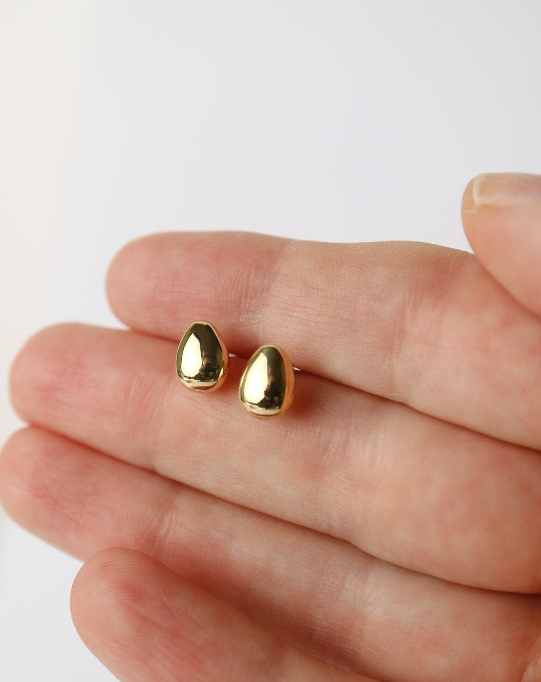 9ct gold droplet stud earrings from Collective & Co jewellery