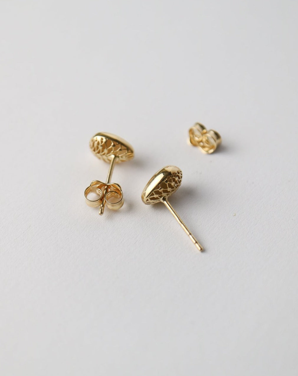 9ct gold droplet stud earrings from Collective & Co jewellery