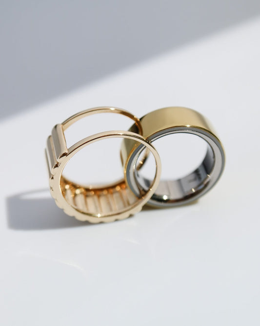 9kt Oura Ring Jacket sliding over gold Oura Ring