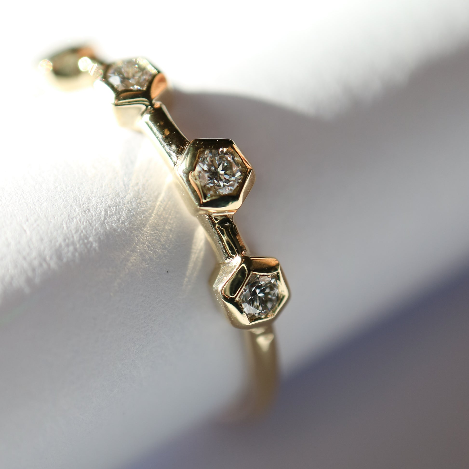 9kt gold Ring with lab grown diamonds by Refemme