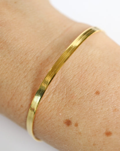 Herringbone snake bracelet in gold