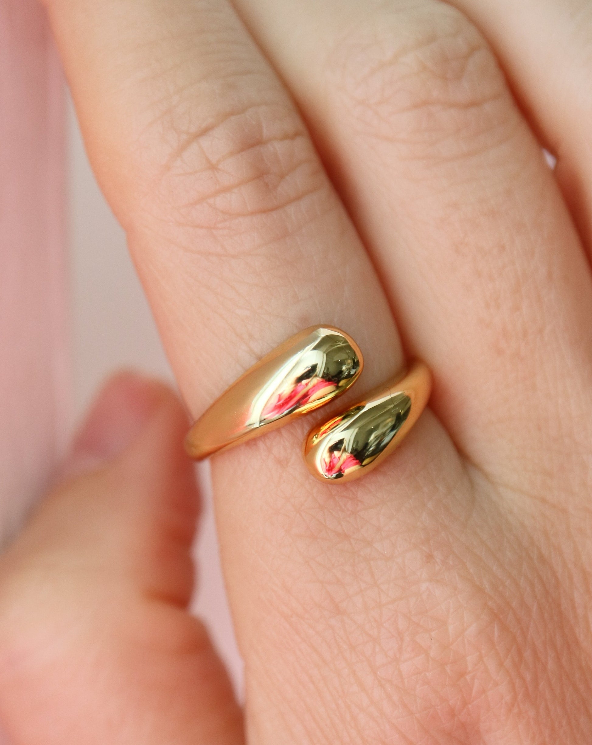 Kissing Ring in gold