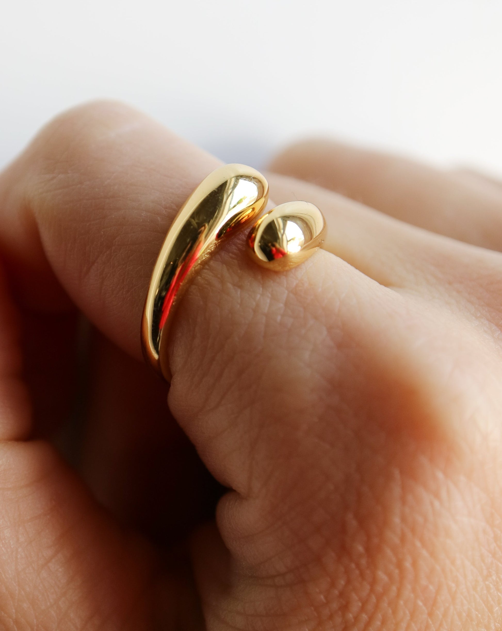 Wrap around gold ring on trend