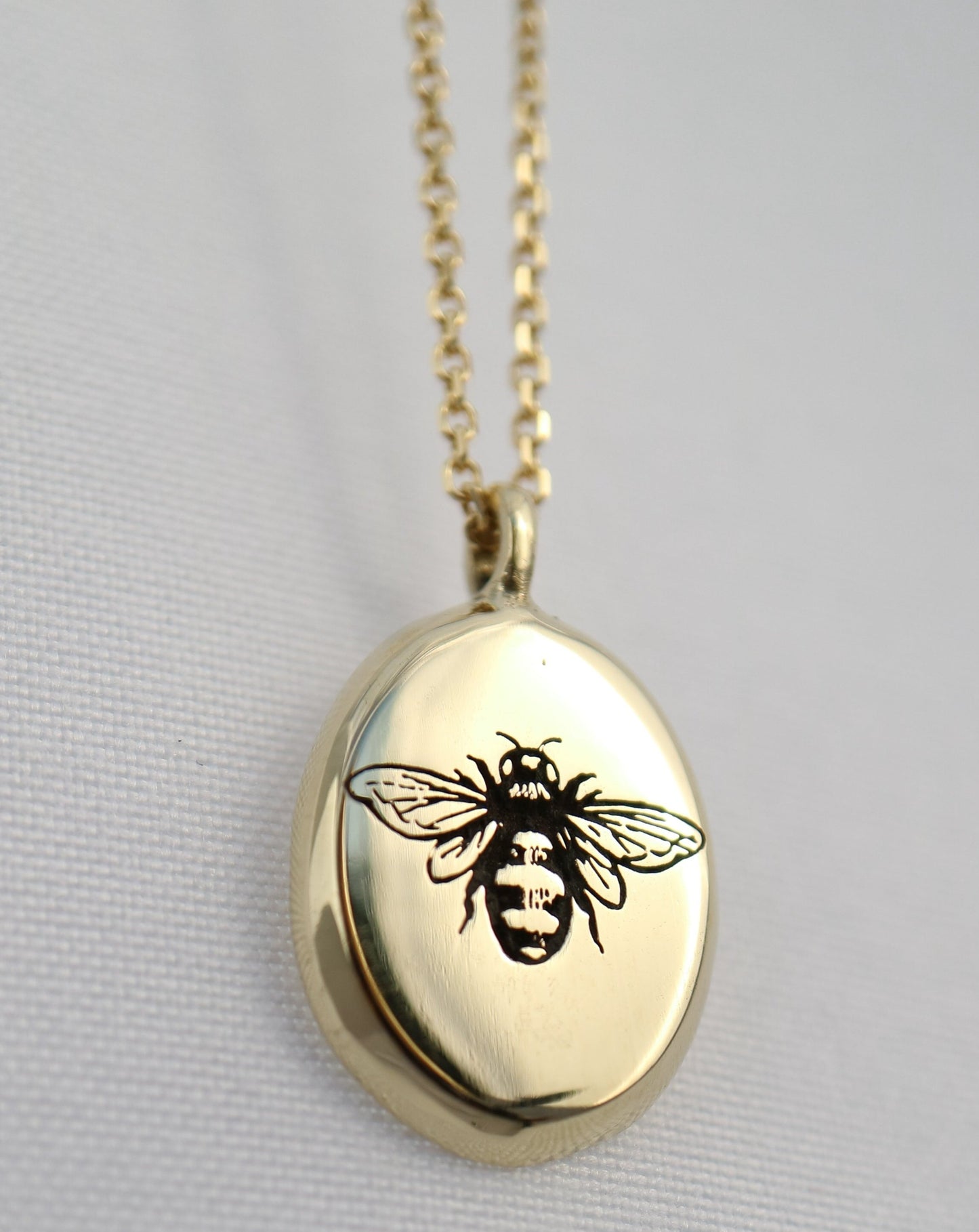 9kt gold Bee Pendant