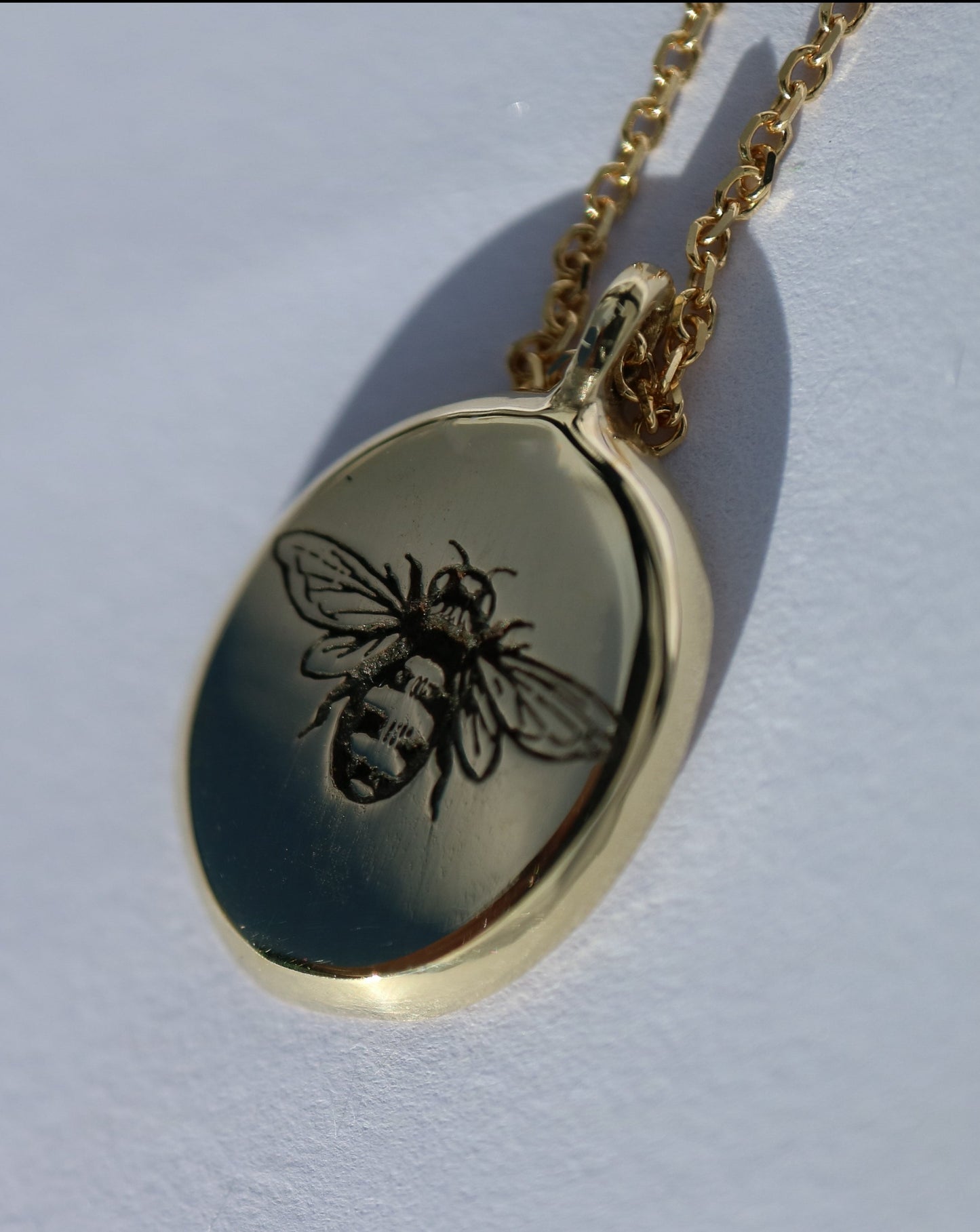 9kt gold Bee Pendant