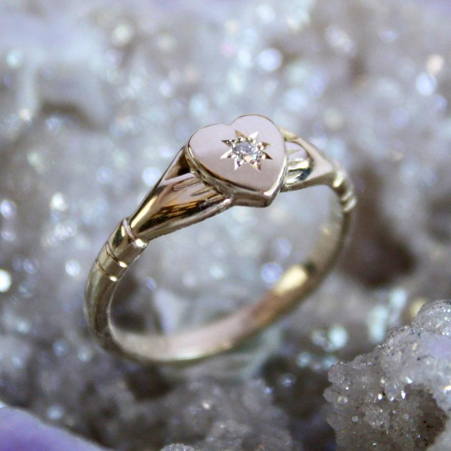 Amor Ring with heart and diamond in 9ct gold