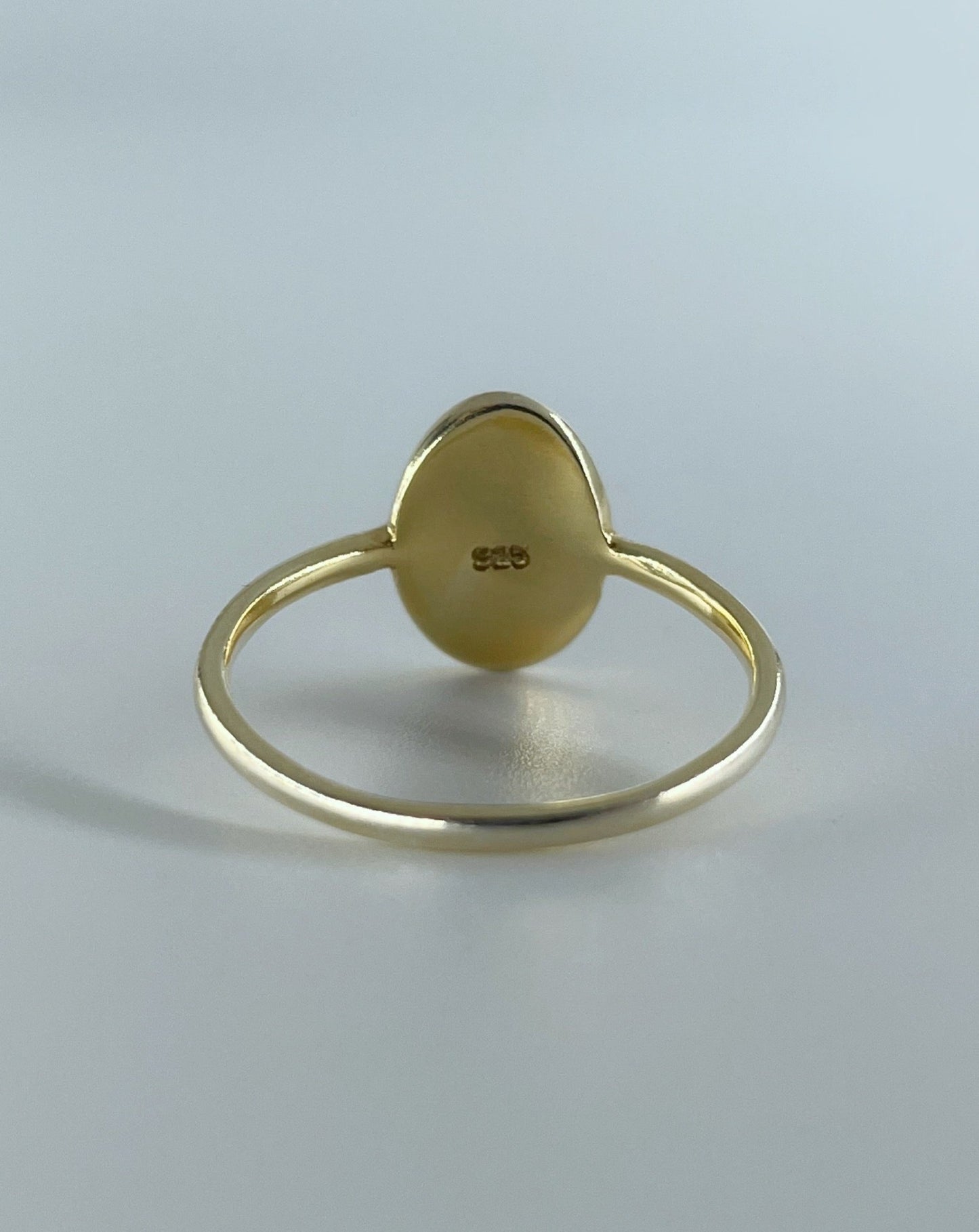 9ct gold oval ring