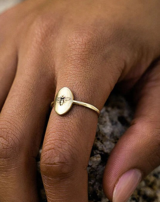 9kt gold Bee Signet Ring from Meraki