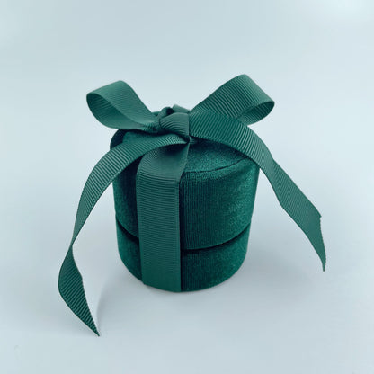 green velvet ring box with ribbon