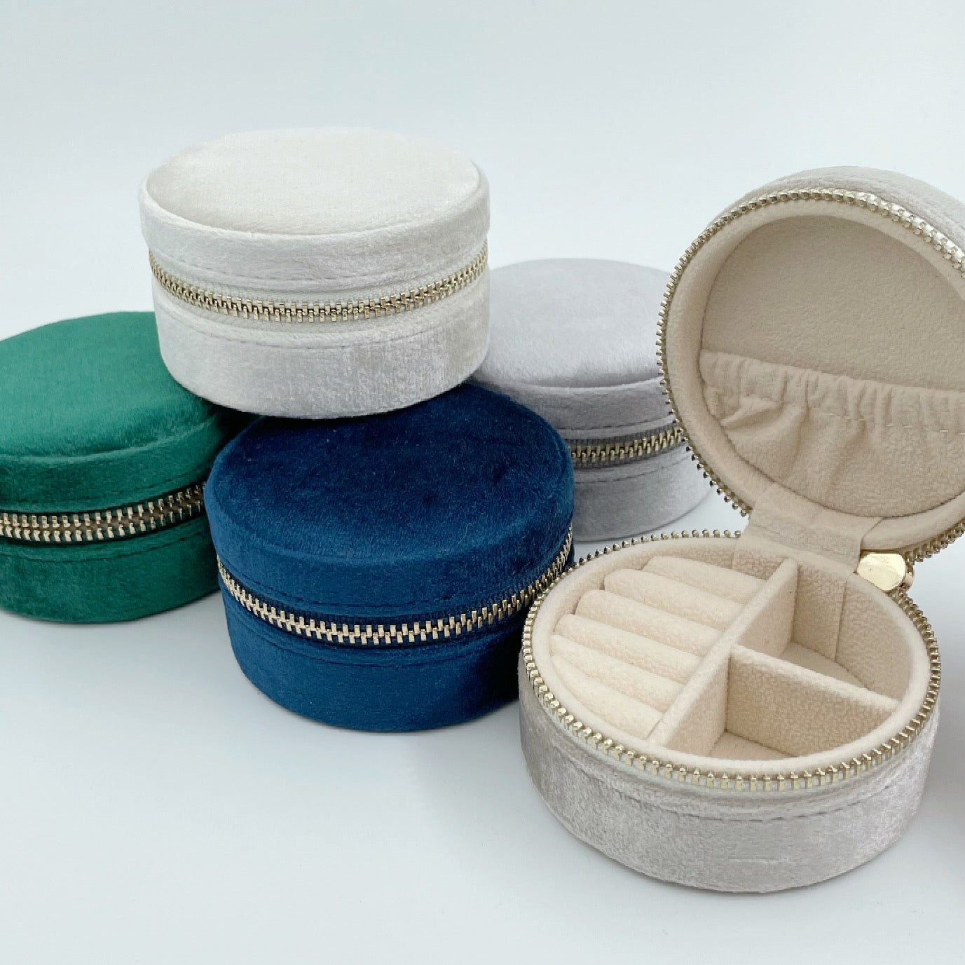 Round velvet jewelry organisers