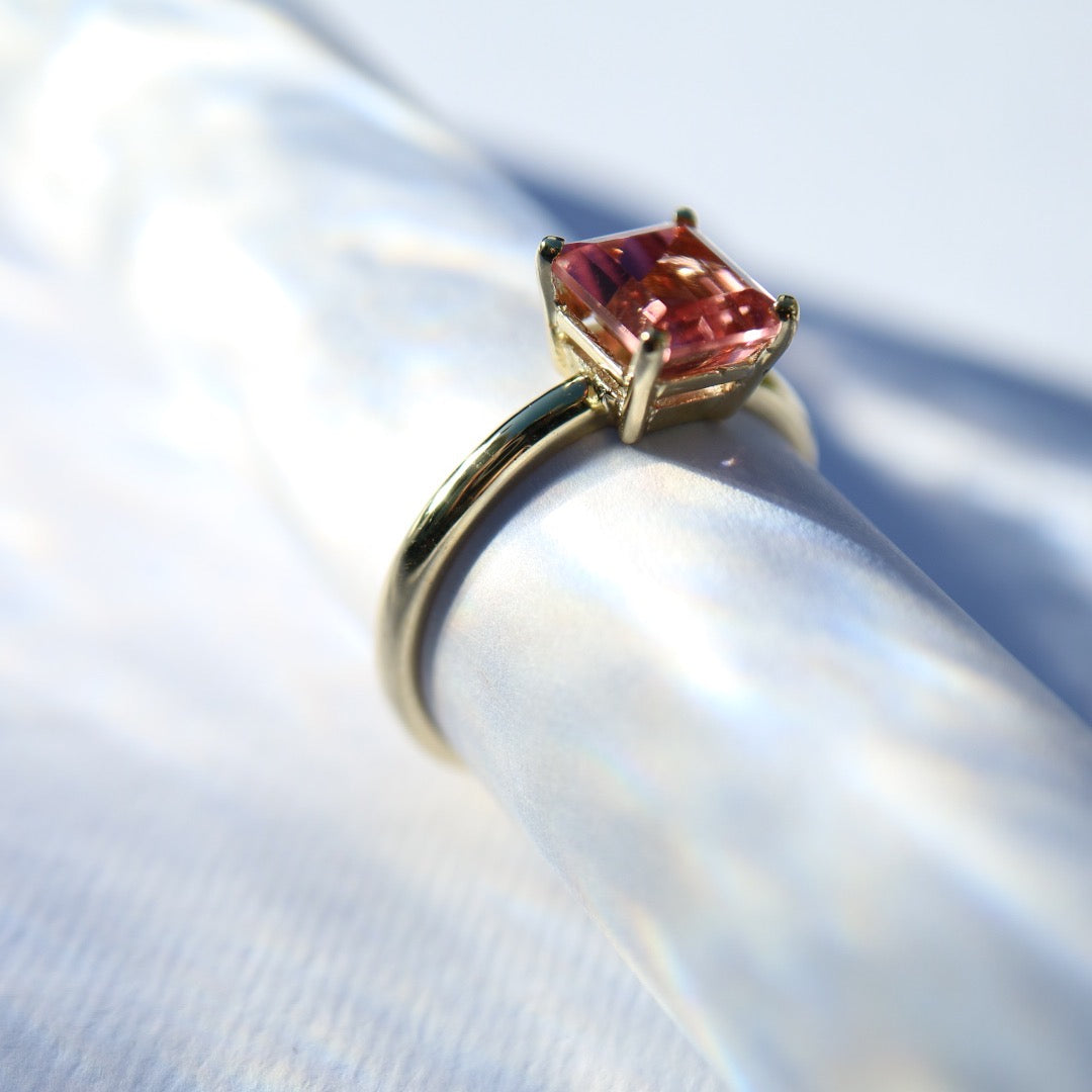 9kt gold ring with emerald-cut pink tourmaline gemstone