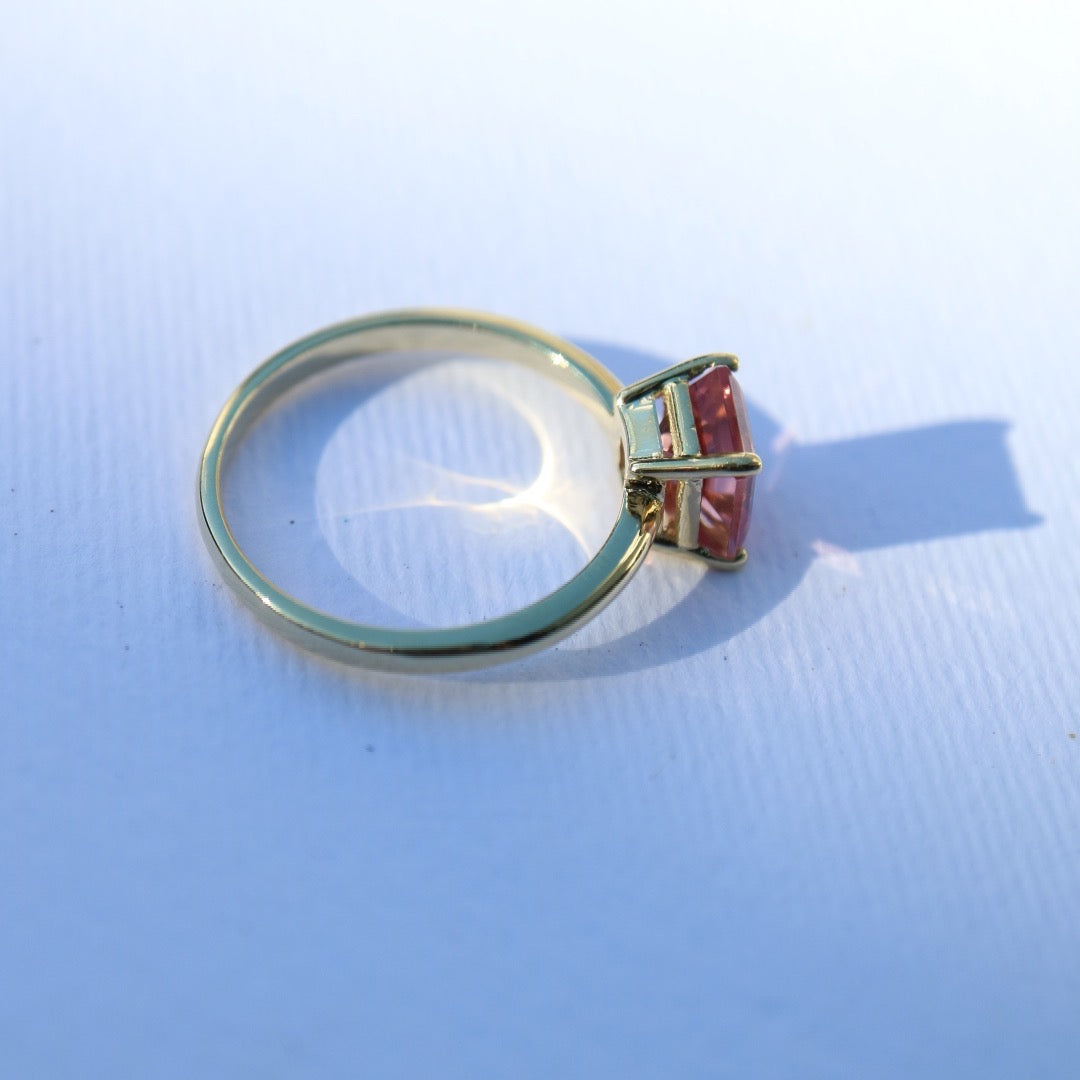 9kt gold ring with emerald-cut pink tourmaline gemstone