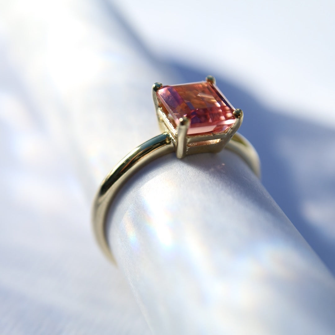 9kt gold ring with emerald-cut pink tourmaline gemstone