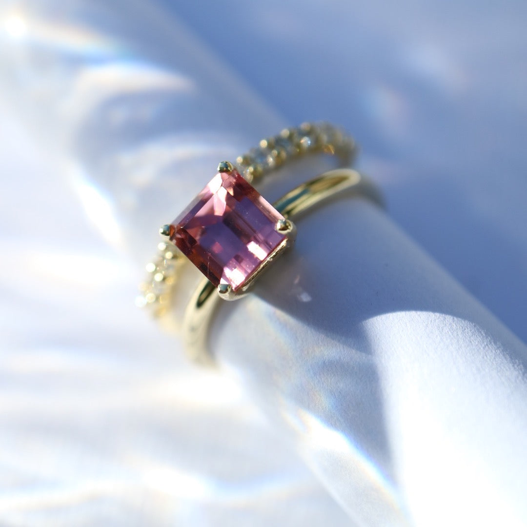 9kt gold ring with emerald-cut pink tourmaline gemstone