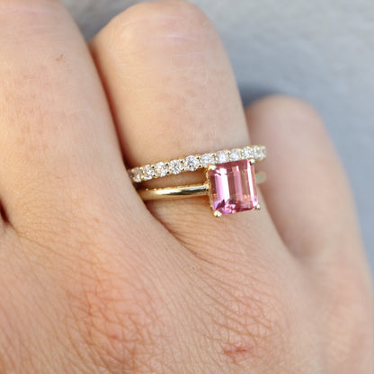 9kt gold ring with emerald-cut pink tourmaline gemstone