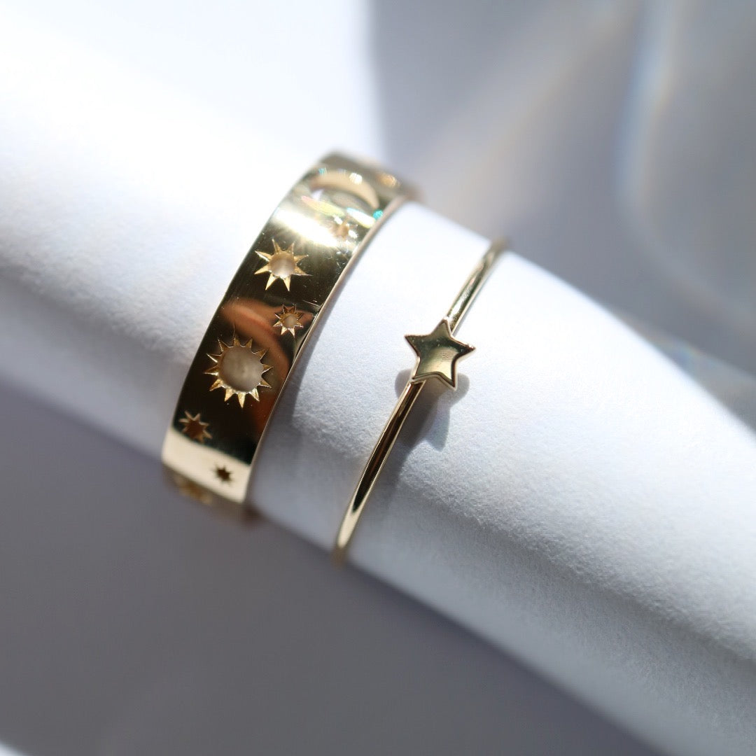 10kt gold band with stars and moon motif