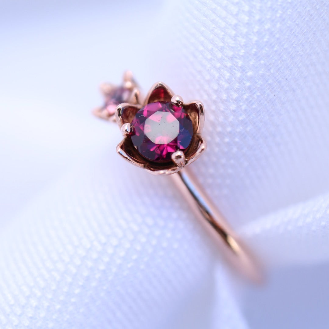 9kt rose gold ring with ruby coloured garnet
