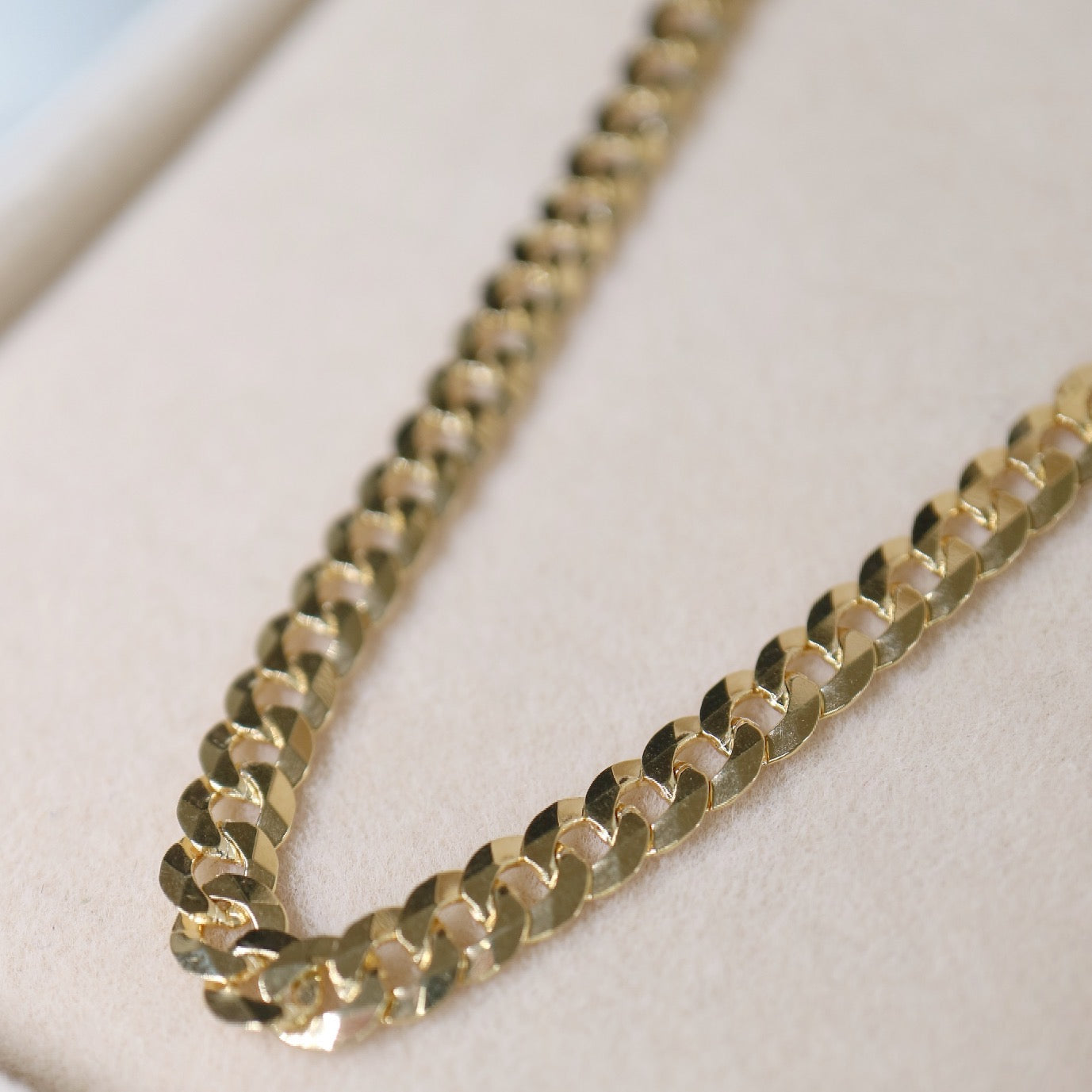 9ct gold Curb Chains from Collective & Co Jewellery