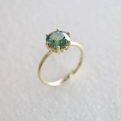 9ct gold and moissanite ring