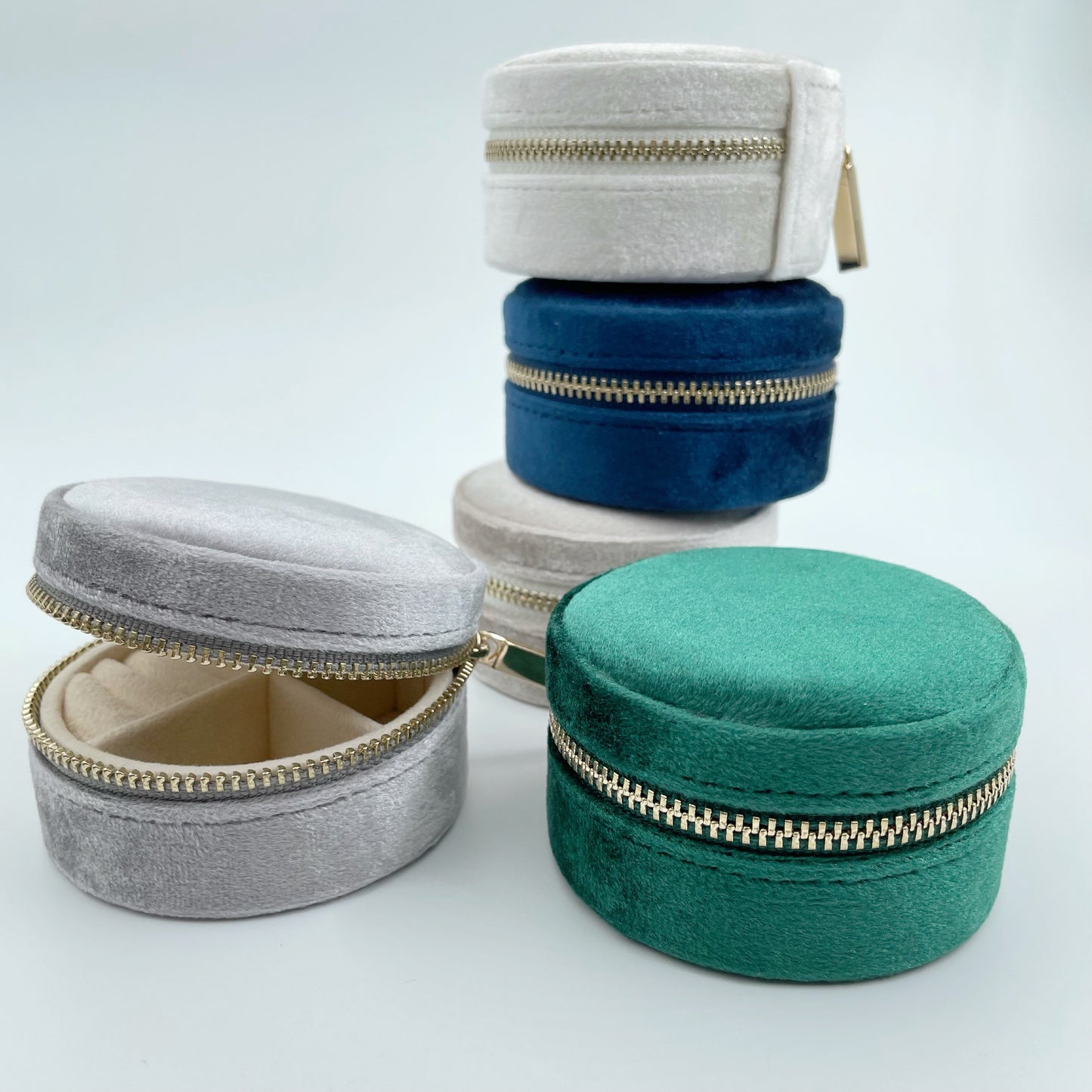 Round velvet jewellery cases