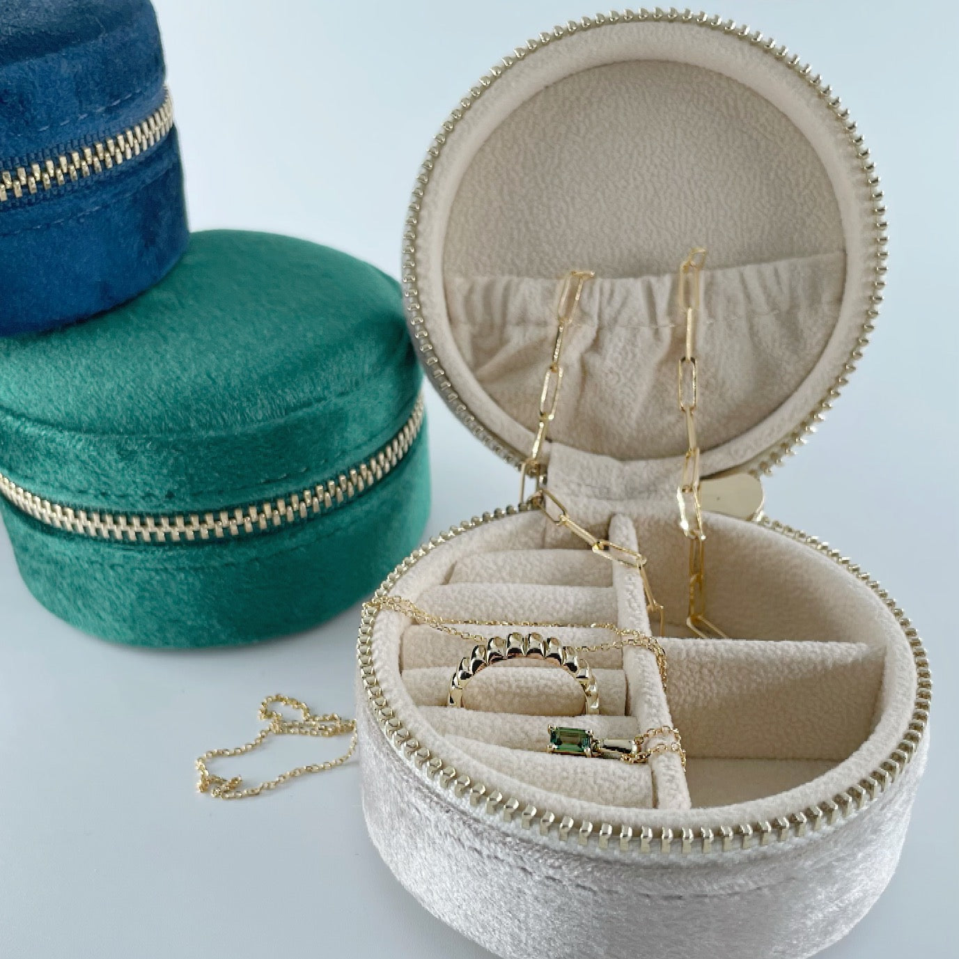 Round velvet jewellery cases