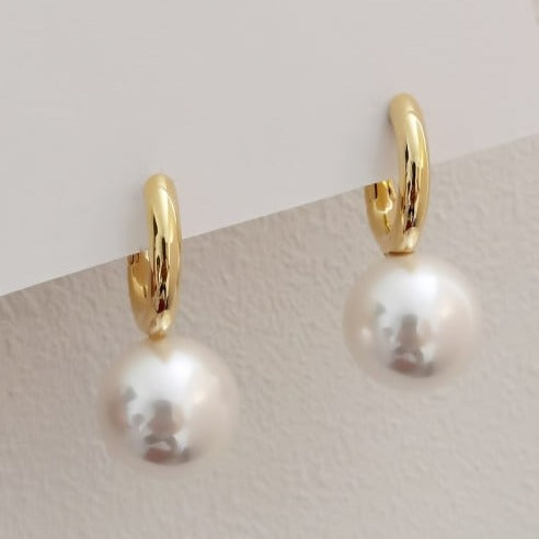 Show Stopper Earrings with imitation pearls
