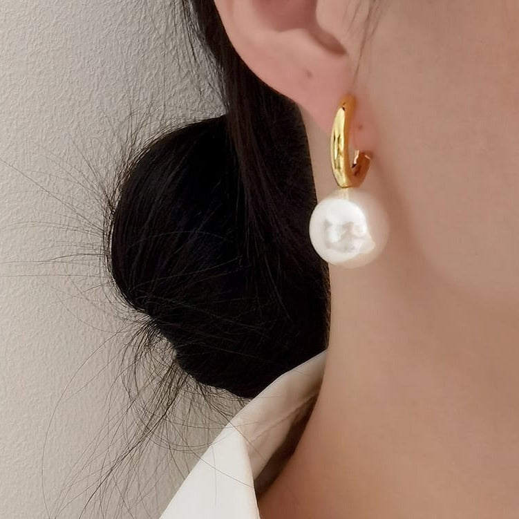 Show Stopper Earrings with imitation pearl