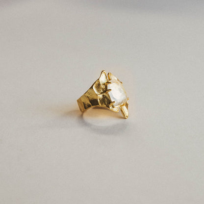 Predator Ring in 18kt gold vermeil with a white crystal stone